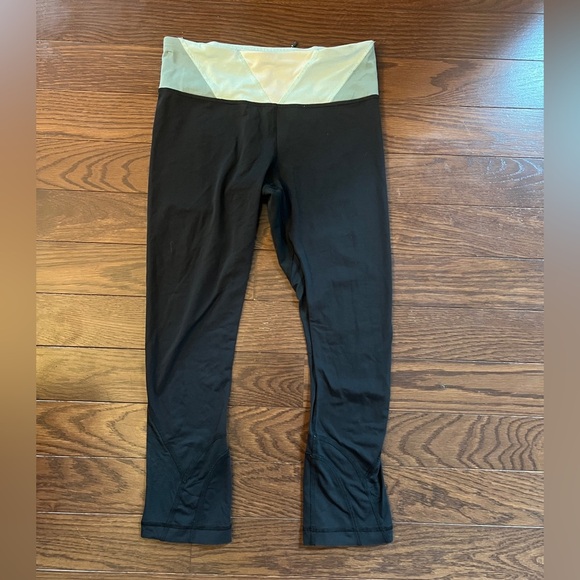 lululemon athletica Pants - Women’s Lululemon Size 4 23” Cropped Black Running Workout Leggings